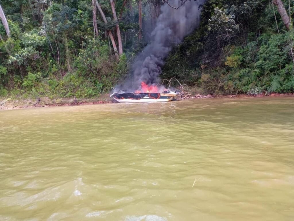 explosao de lancha em nazare paulista