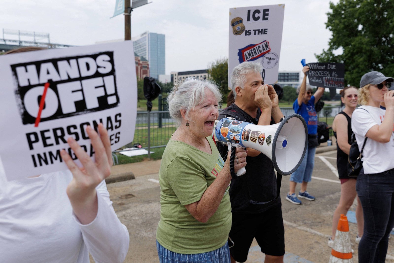 Justiça dos EUA limita deportação acelerada de migrantes - imagem de collorau