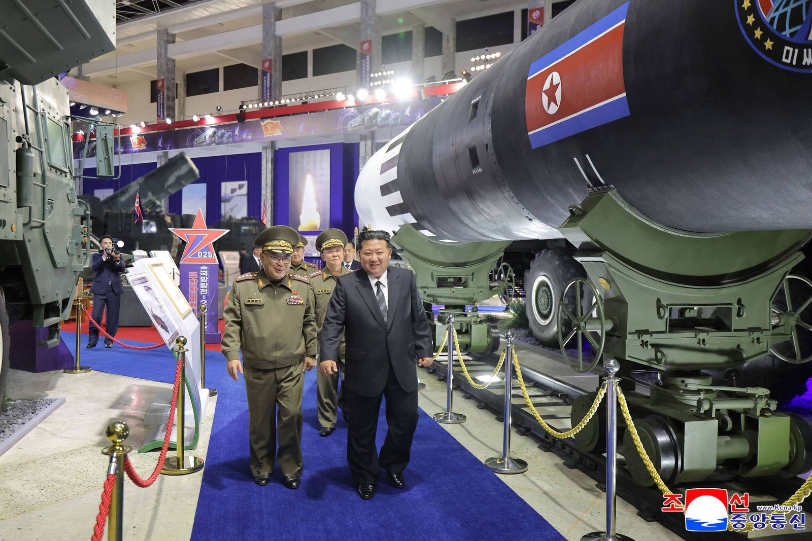 collorau imagem desfile militar da Coreia do Norte