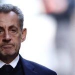 collorau imagem de Nicolas Sarkozy prisão