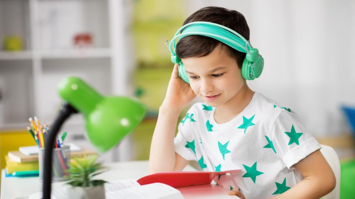 ingles ouvindo musica collorau